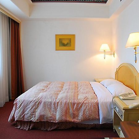 Hotel Flowers Taipei Bagian luar foto